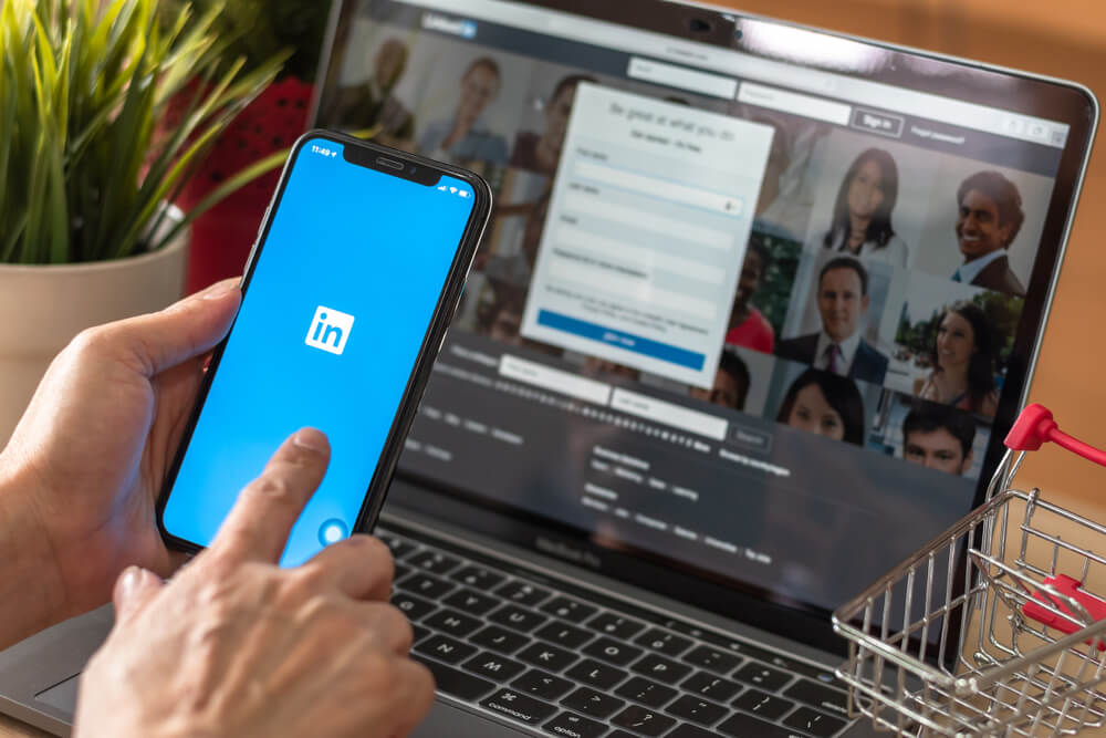 Top 15 LinkedIn Mistakes That Will Make You Look Unprofessional in 2021